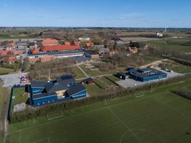 Luftfoto Snedsted skole Trombakken